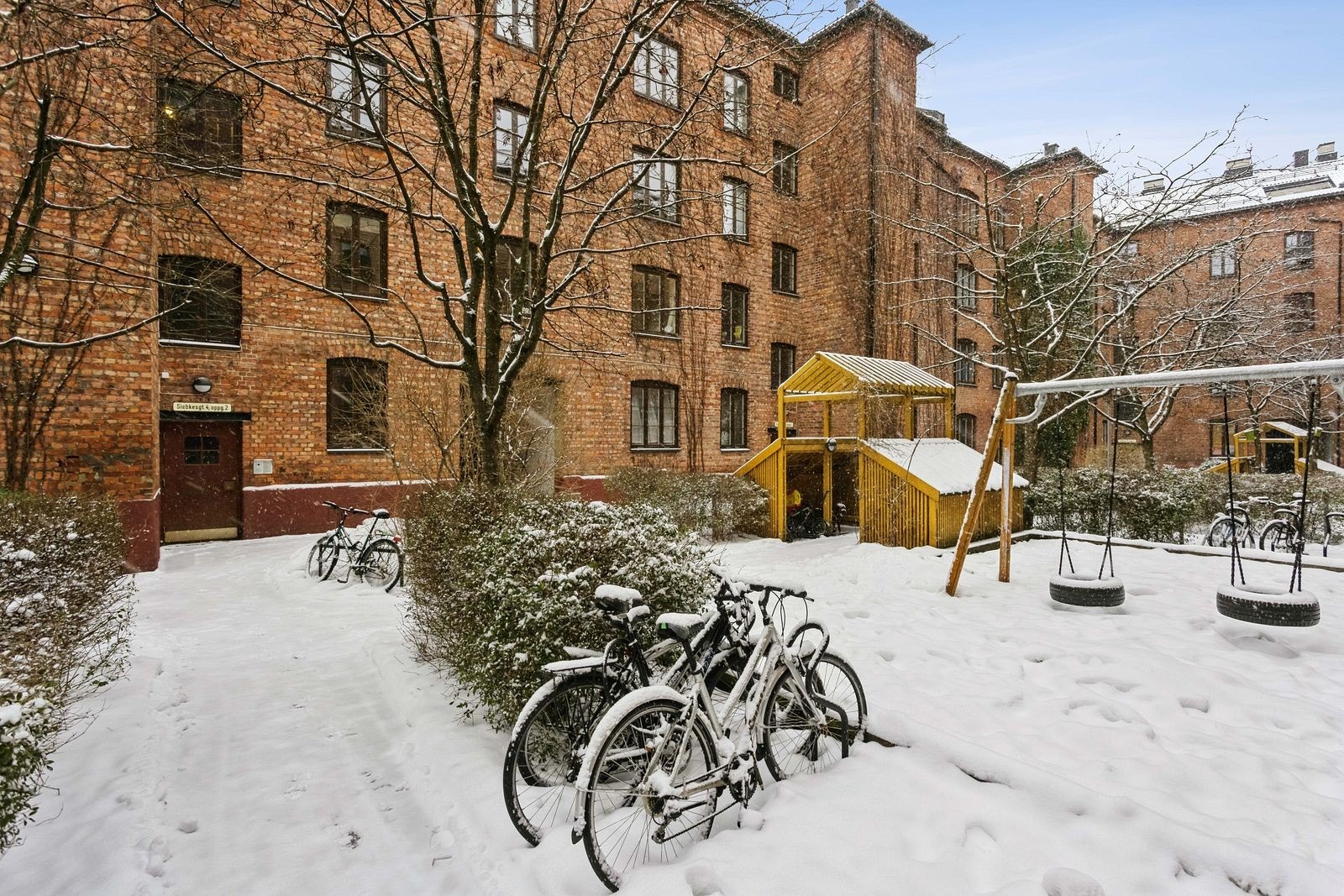 Fasadebilde fra indre gårdsrom. Galleribilde