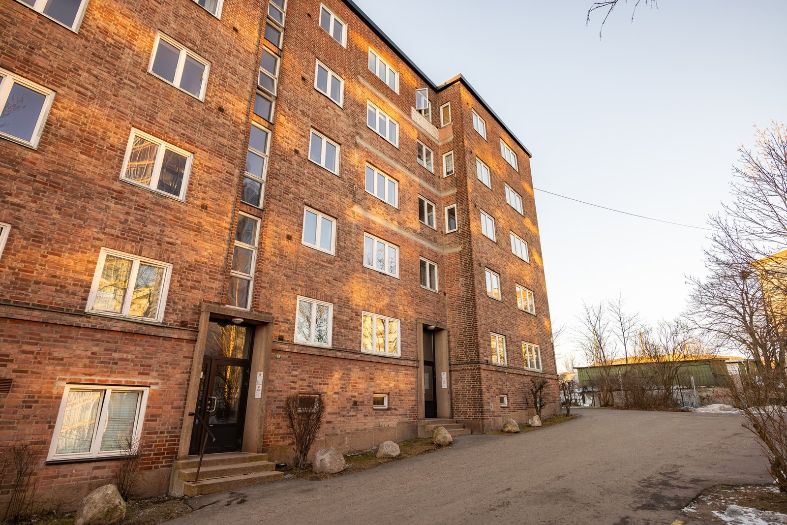 Det er mulig for å leie parkeringsplass i nærområdet. Galleribilde