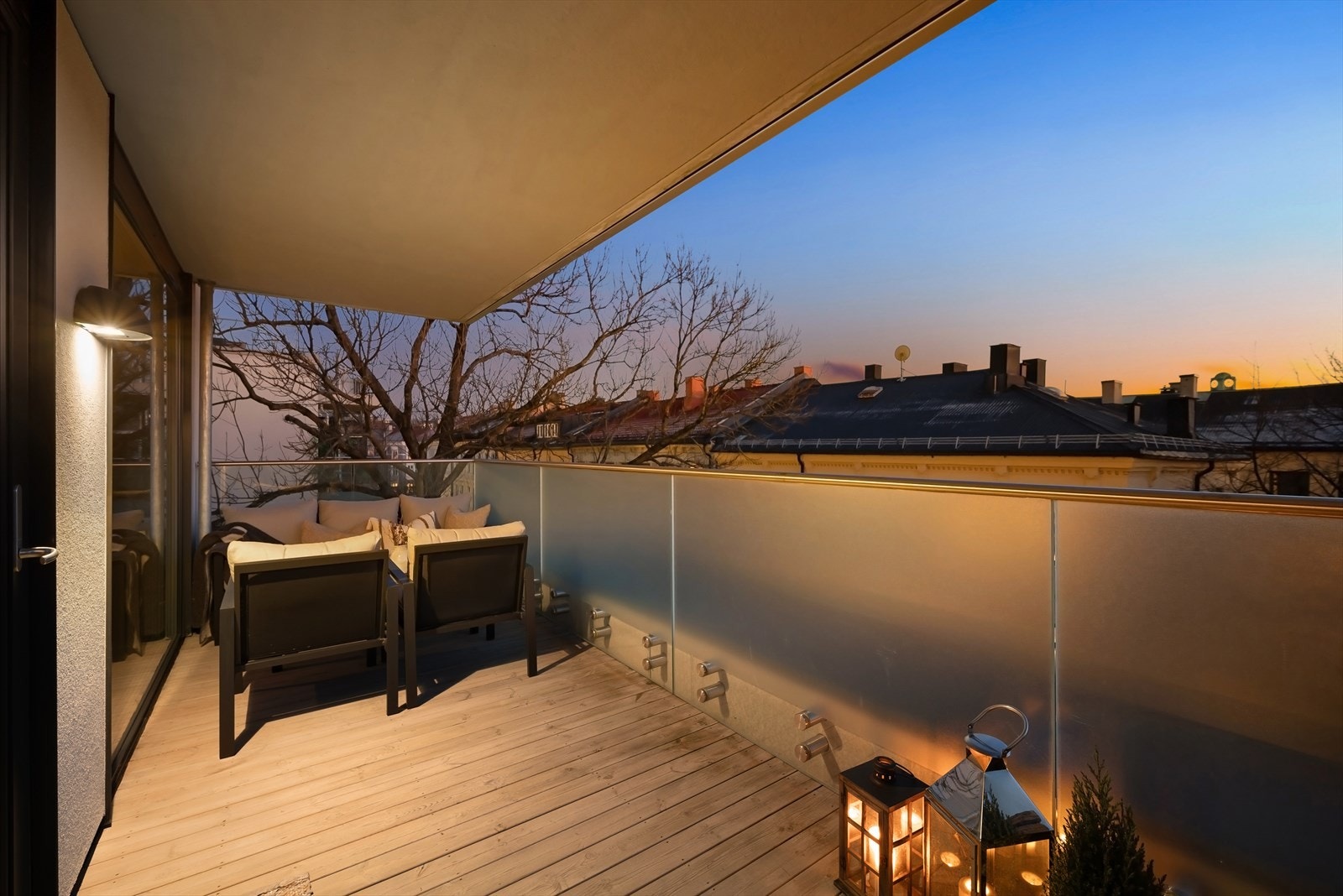 Fantastisk sørvestvendt terrasse på hele 13 kvm, hvor du kan grille og nyte solen fra morgen til kveld Galleribilde