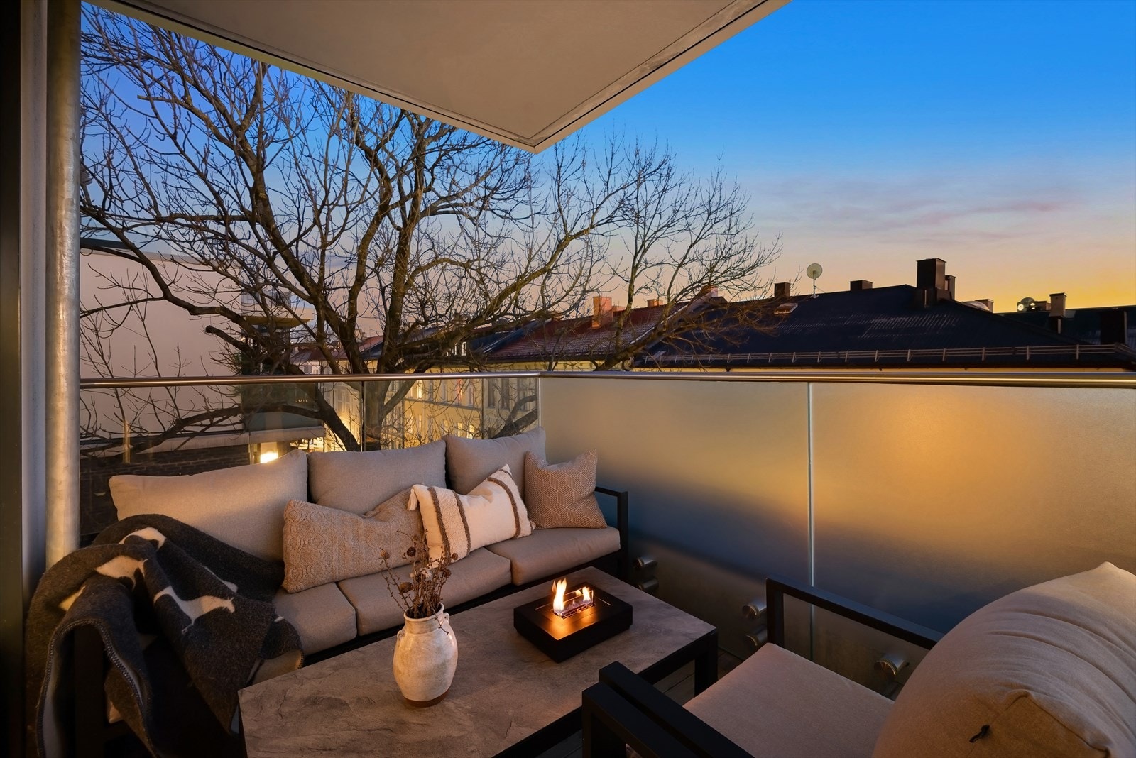 Nyere 4-roms hjørneleilighet med stor privat takterrasse presentert av Vemund Thorkildsen. Galleribilde
