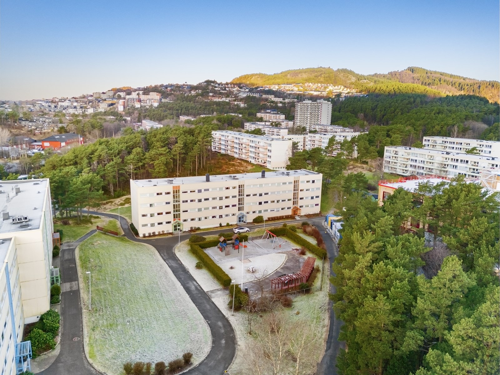 For de turglade er det mange fine turmuligheter i nærområdet med bla. Geitanuken, Veten, Hjortland og Høgstefjellet Galleribilde