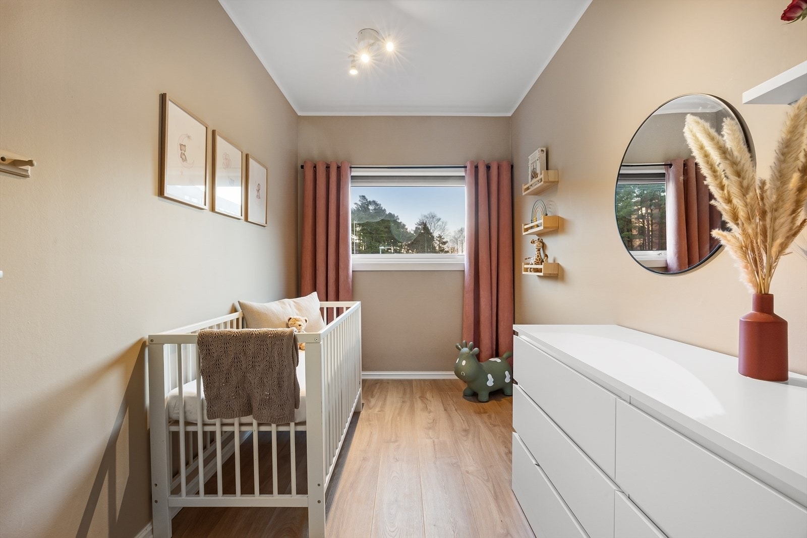 Alle er oppusset med lyse overflater Galleribilde