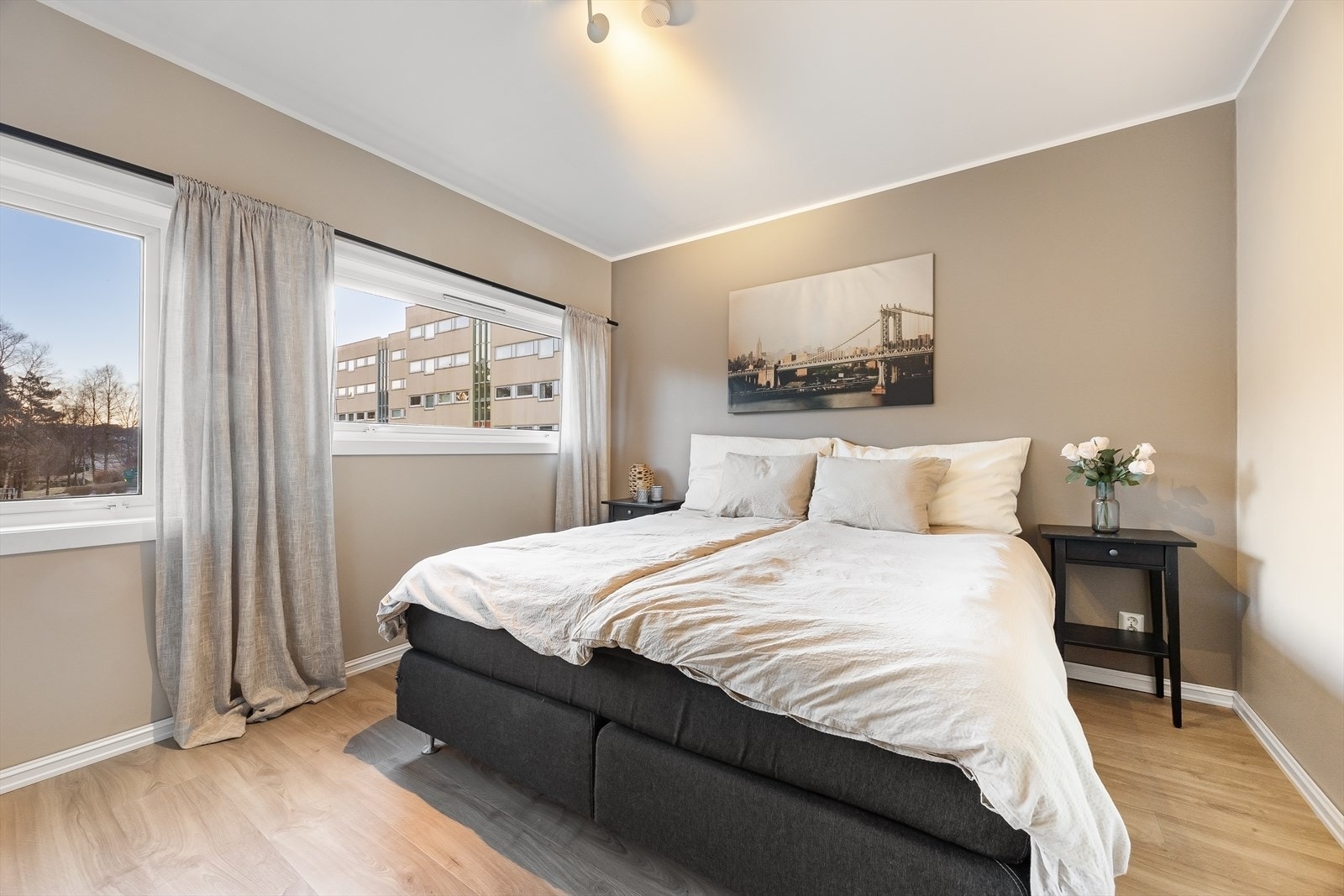 Leiligheten har tre gode soverom Galleribilde