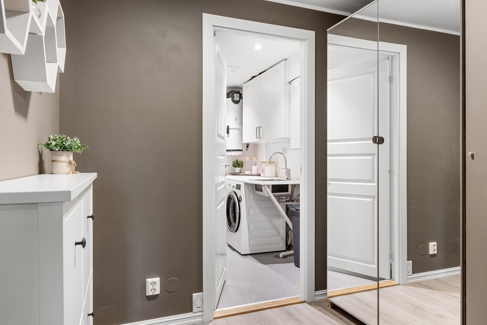 Adgang til vaskerom fra entréen Galleribilde