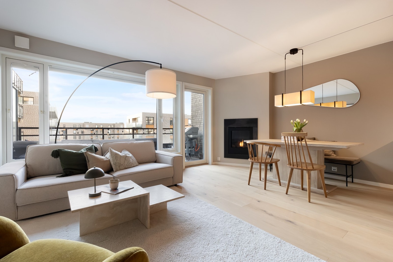 Fredrik Lund ved Eie Løren ønsker velkommen til Lørenveien 43B! Galleribilde