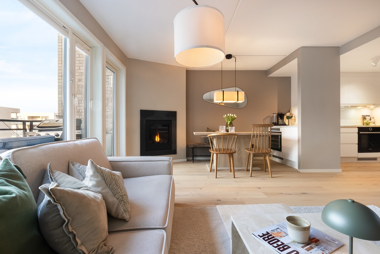 Leiligheten var ny i 2012 og har en god planløsning. Stuen er romslig og har store vindusflater. Galleribilde