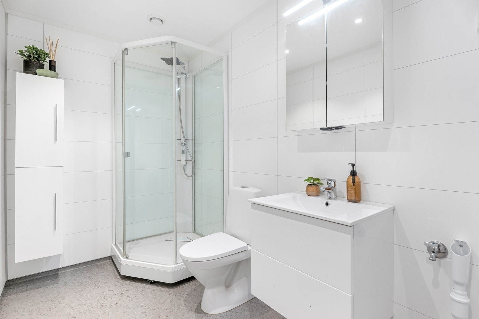 Leilighet 2. Moderne bad med tidsriktig innredning. Galleribilde