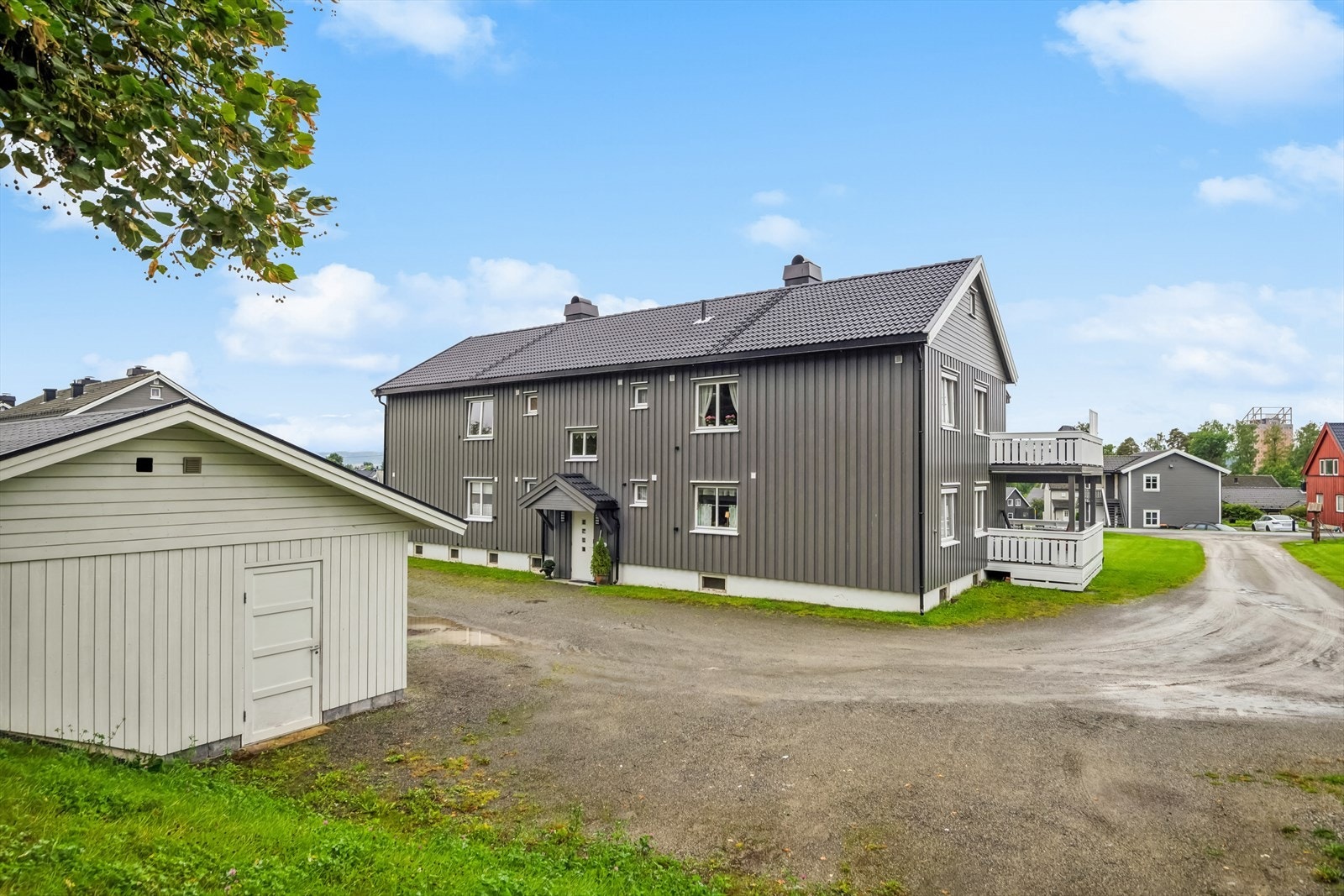 Borettslaget har en stor felles tomt. Galleribilde