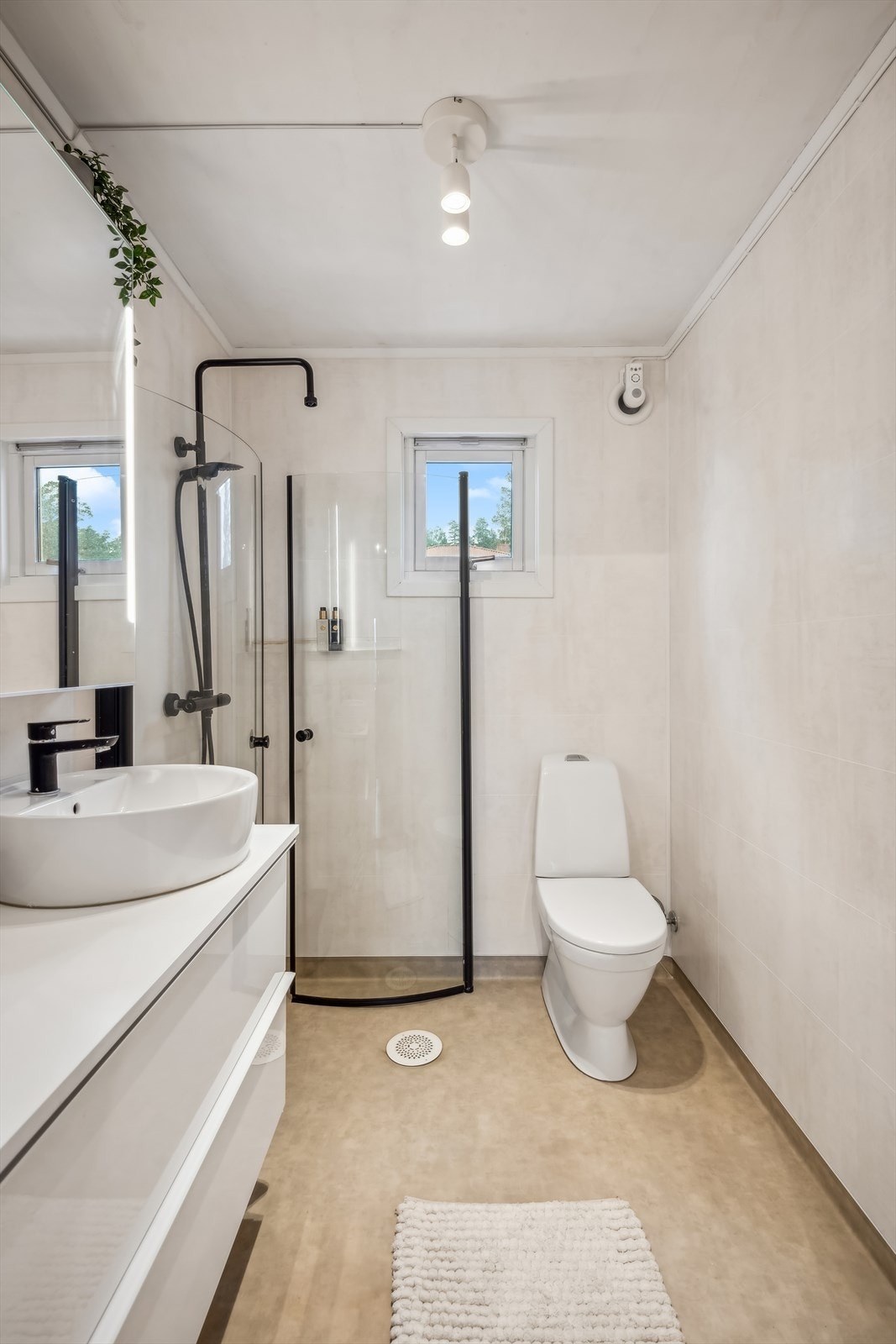 Badet har behagelig varme i gulvet. Galleribilde