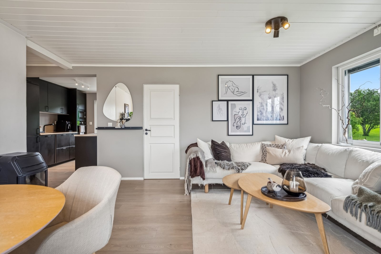 Leiligheten har de siste årene fått nytt bad, kjøkken og overflater. Galleribilde