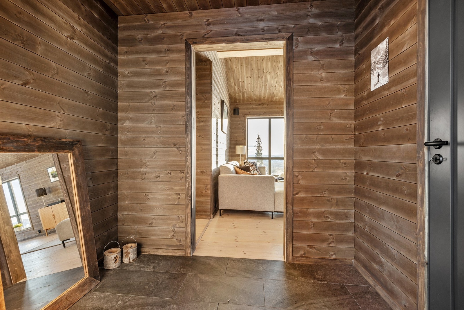 Entrè med plass til garderobe Galleribilde