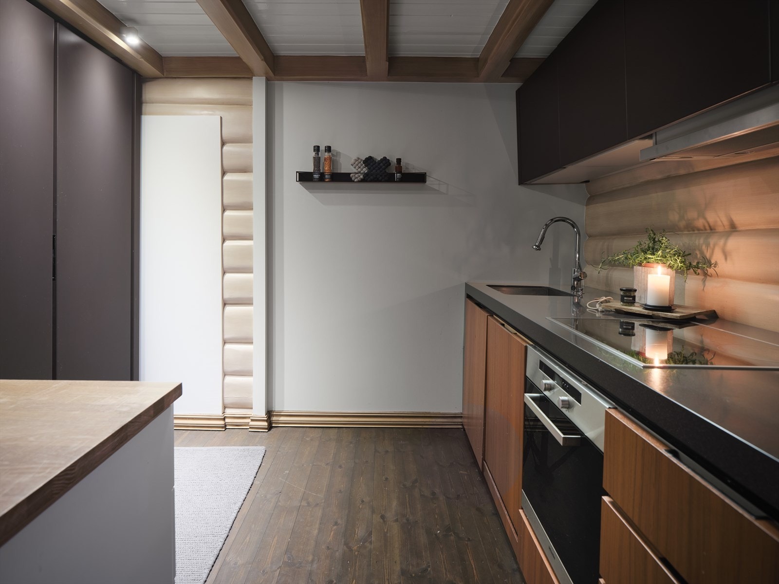 Spansk designkjøkken fra Casa kjøkken i Bergen (2008) med Corian benkeplate og underlimt vask. Galleribilde