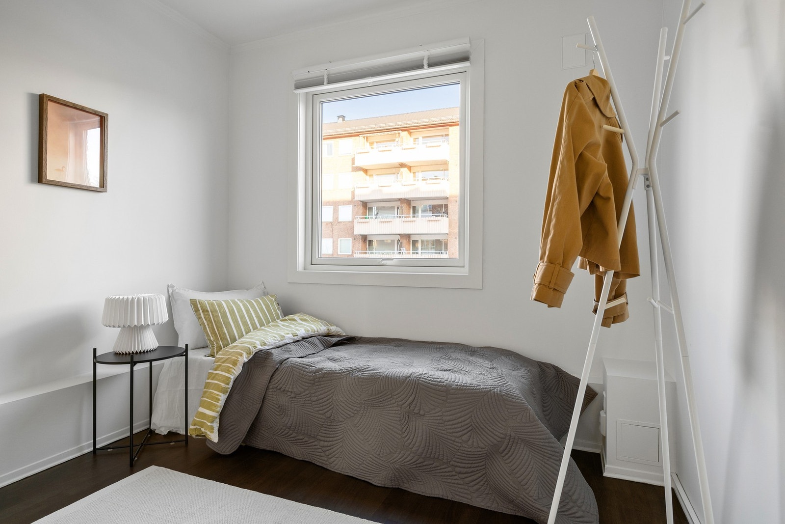 Soverom 2 med plass til seng og garderobe. Galleribilde