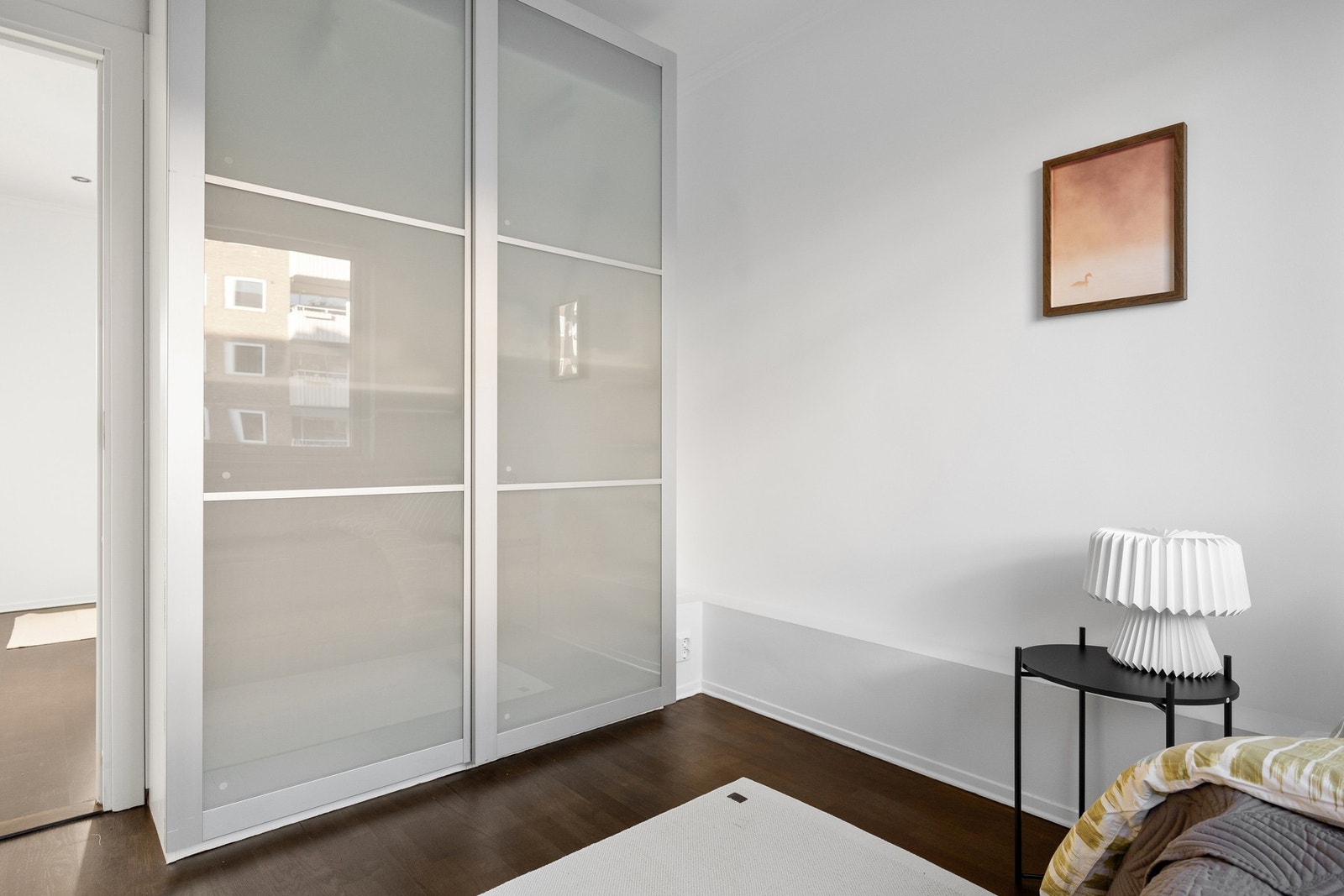 Stort garderobeskap på soverom 2. Galleribilde