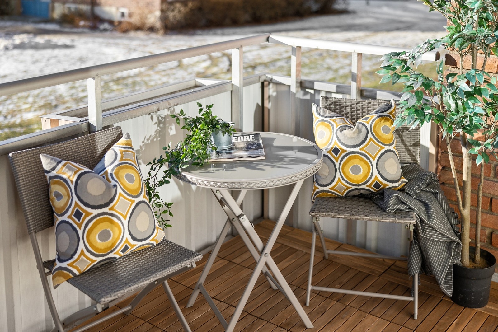 Her kan man nyte en kopp kaffe i solen. Galleribilde