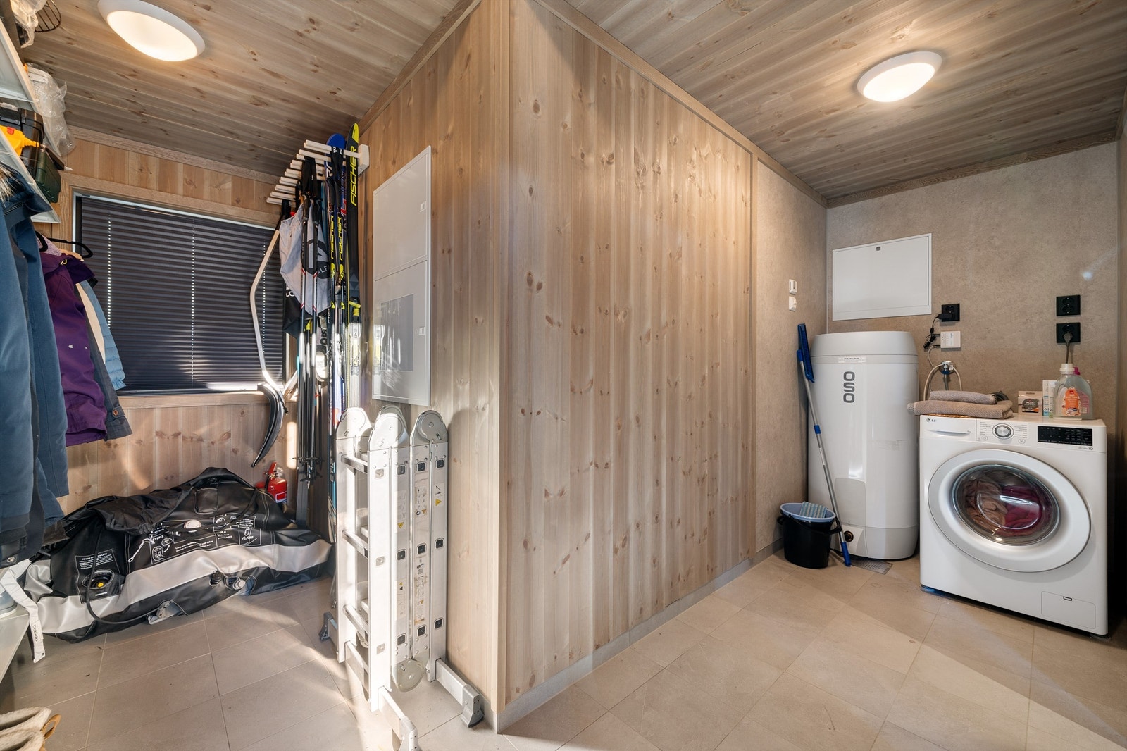 Bod/ garderobe og vaskerom. Egen inngang. Galleribilde
