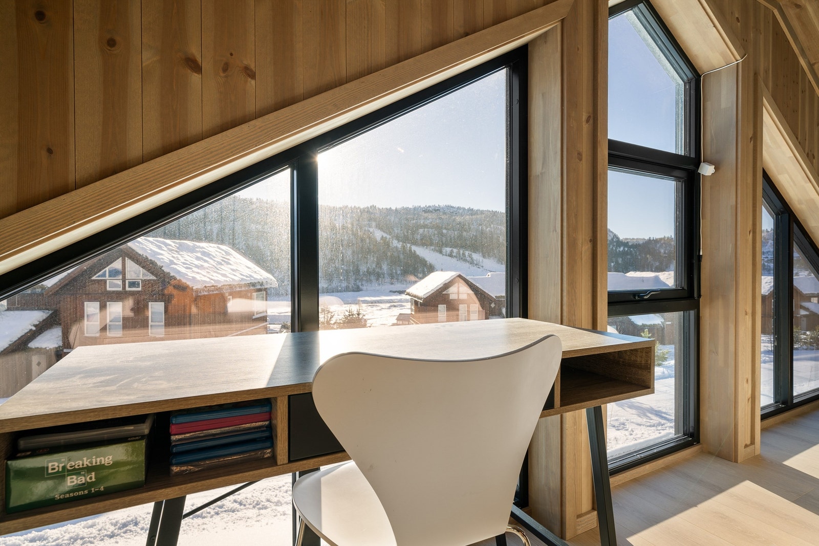 Loftstuen har flott utsikt mot skisenteret. Galleribilde