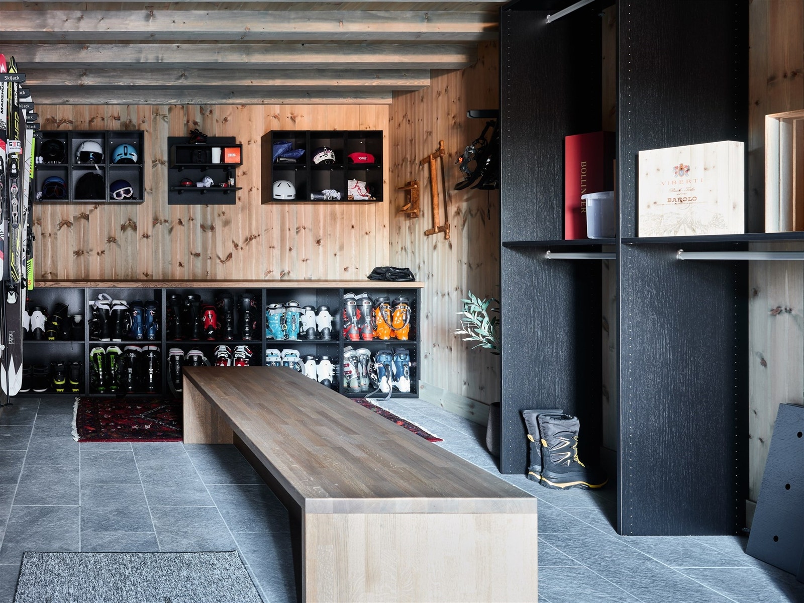 Stor og oversiktlig skibod Galleribilde