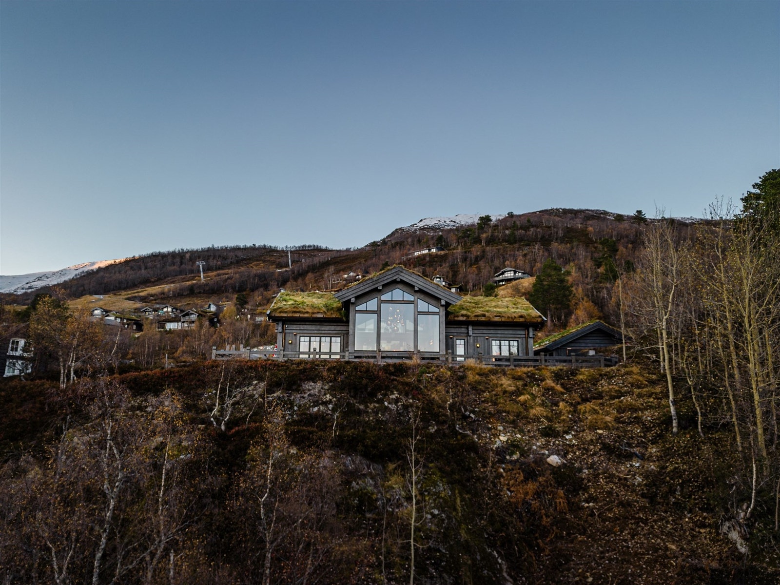 Eiendommen har flott beliggenhet og utsikt Galleribilde