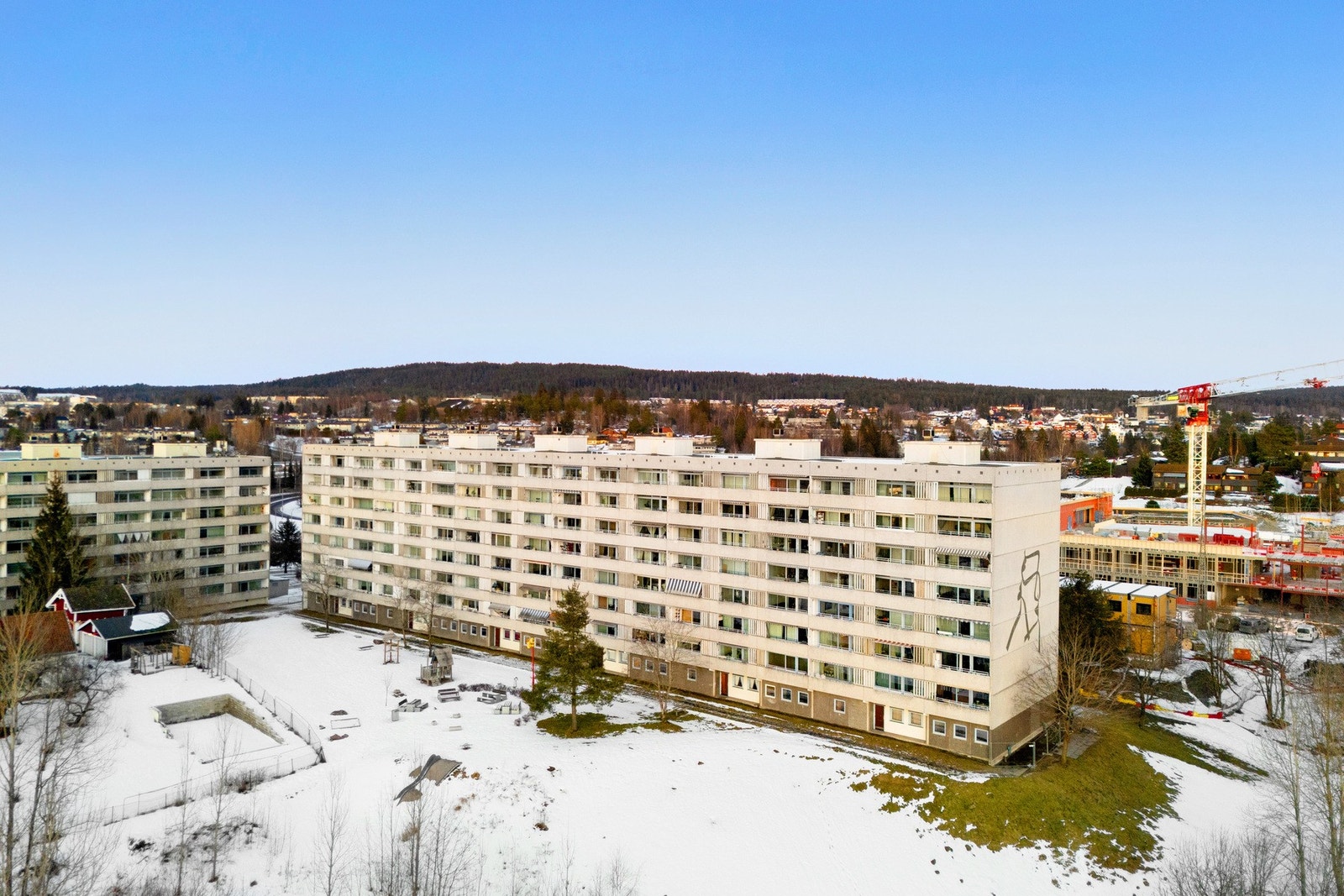 Fasade - her bor du luftig til i byggets toppetasje med heisadkomst. Galleribilde