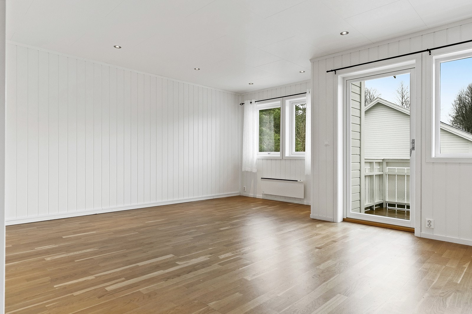 Fra stuen er det utgang til solrik balkong på 6,6 kvm Galleribilde