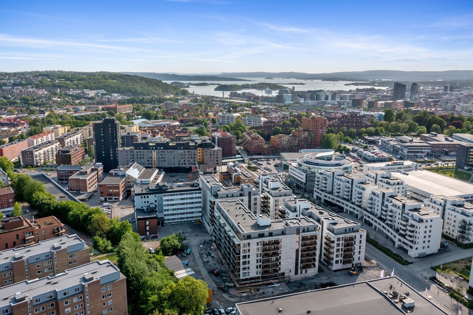 Området har vært gjennom en omfattende transformasjon de senere år og har blitt et svært attraktiv område Galleribilde
