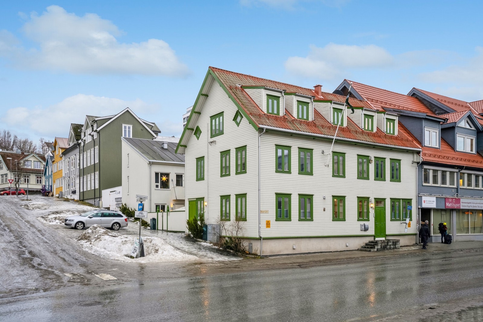 Leiligheten ligger i dette renoverte bygget Galleribilde