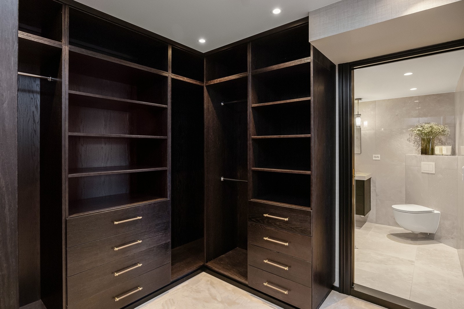 Walk in closet er levert av Brovold møbeldesign. Galleribilde