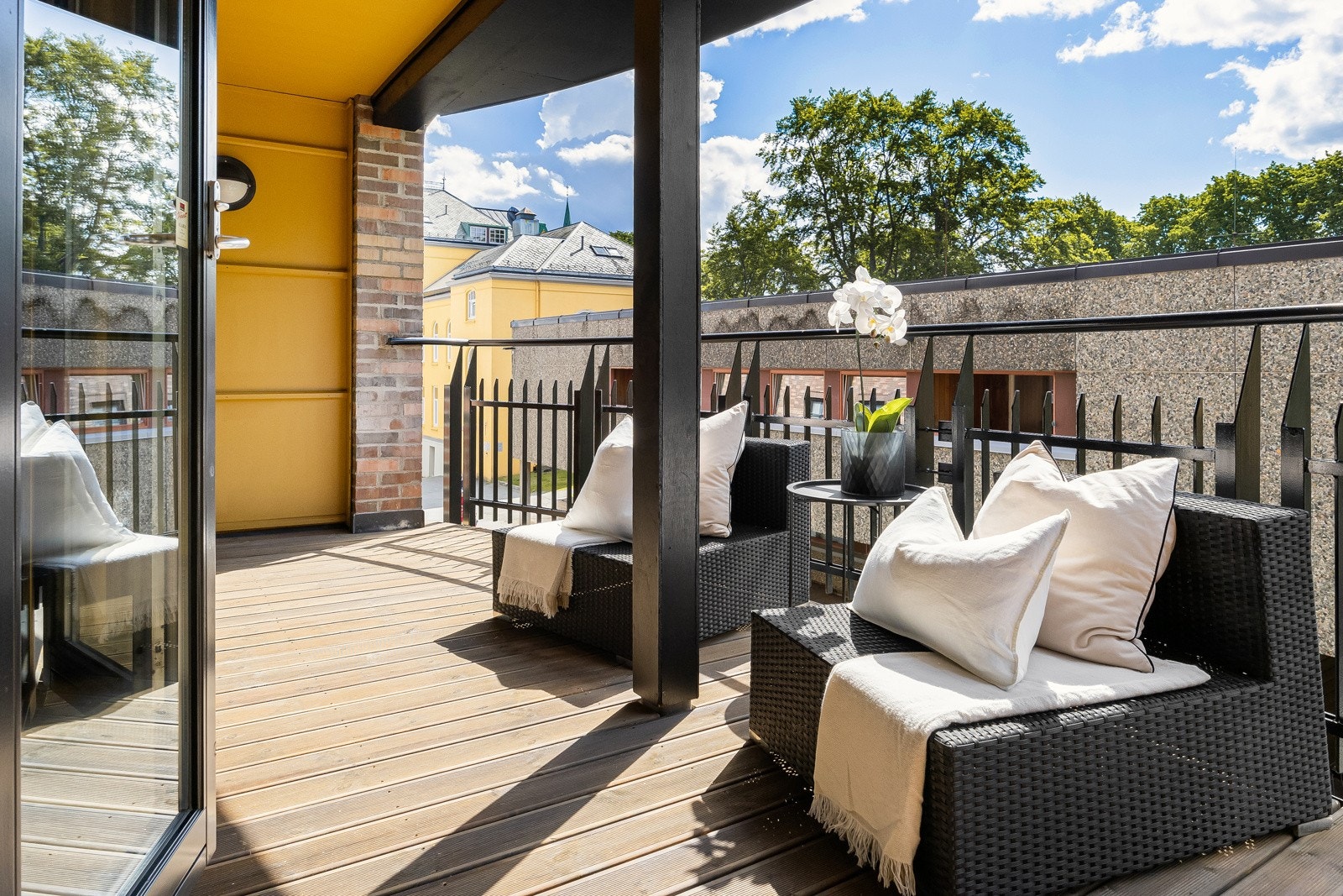 Balkongen er romslig på ca. 14 kvm. Galleribilde