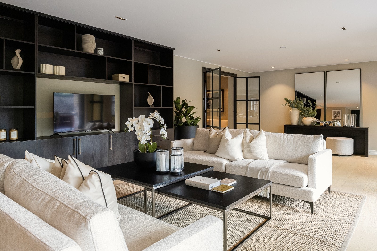 Få leiligheter i sentrum/ Kalvskinnet kan skilte med livsløpsstandard, heis, stor solrik balkong, parkeringsplass og nyoppusset standard, denne leiligheten har alle disse kvalitetene. Galleribilde