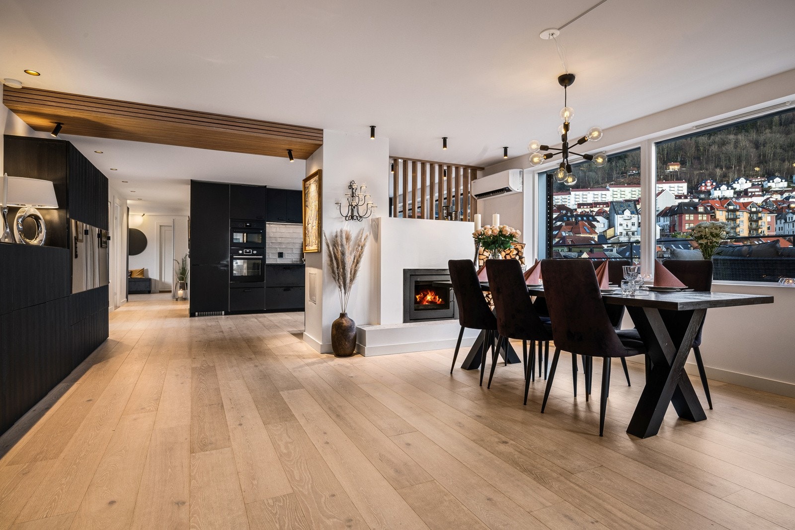 - Stor plass til ulike spisestue løsninger - Galleribilde
