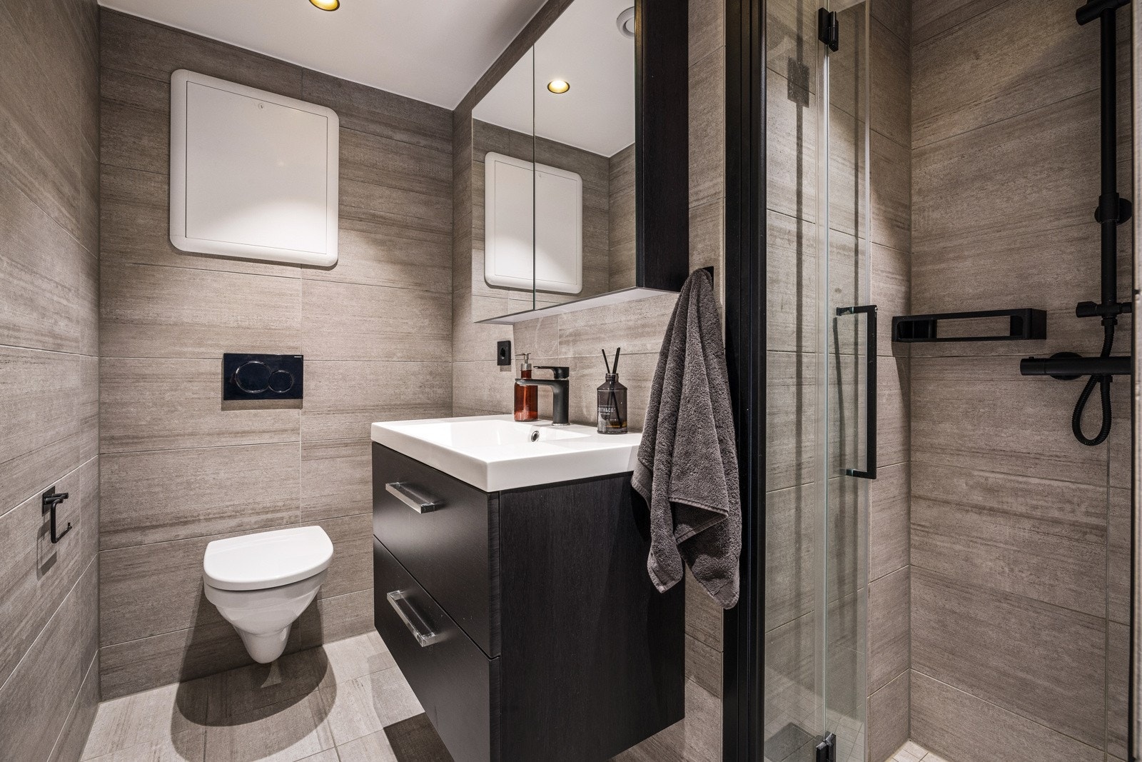 - Baderom nr. 2 er i samme delikate utførelse som bad nr.1 - Galleribilde