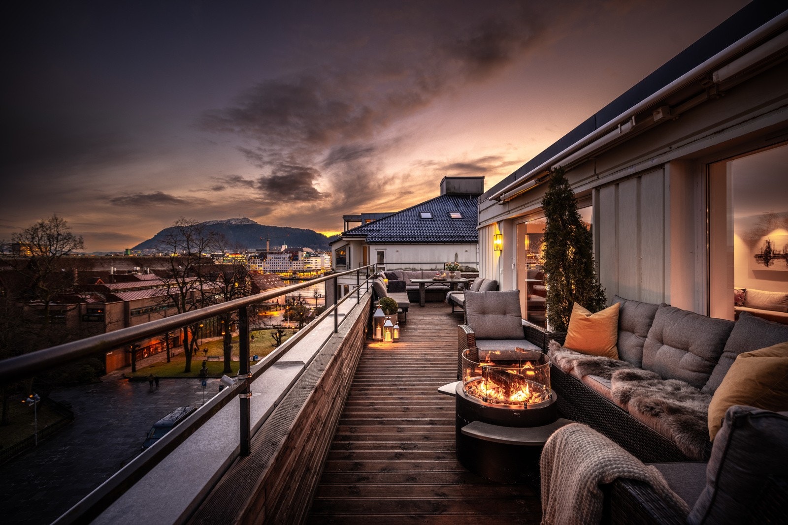 - Her er det god plass til flere sittegrupper og grill - Galleribilde