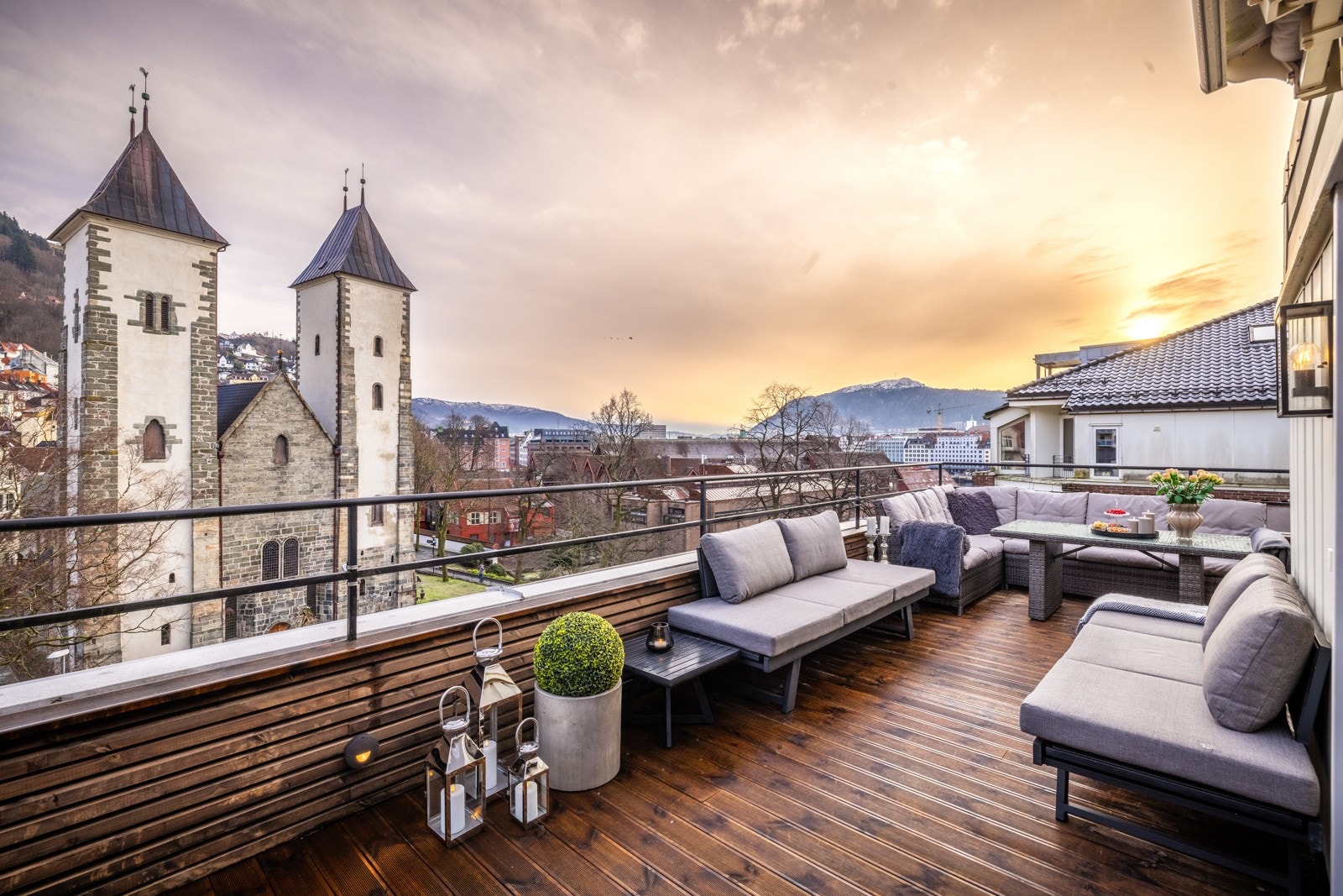 - nydelig utsikt mot mot nærområdet og Mariakirken - Galleribilde