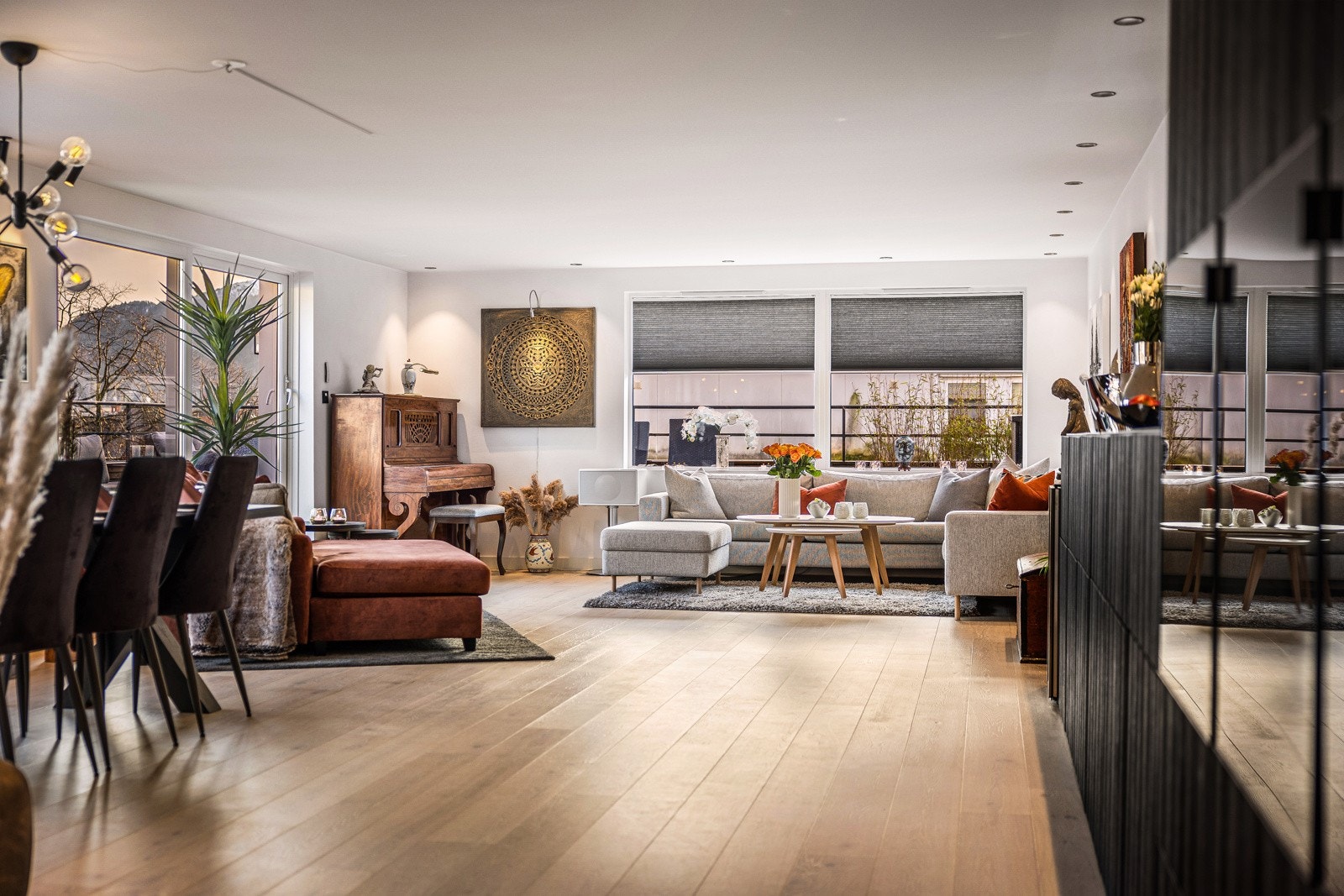 - Yttervegger har godt med vinduer som sørger for rikelig med naturlig lys - Galleribilde