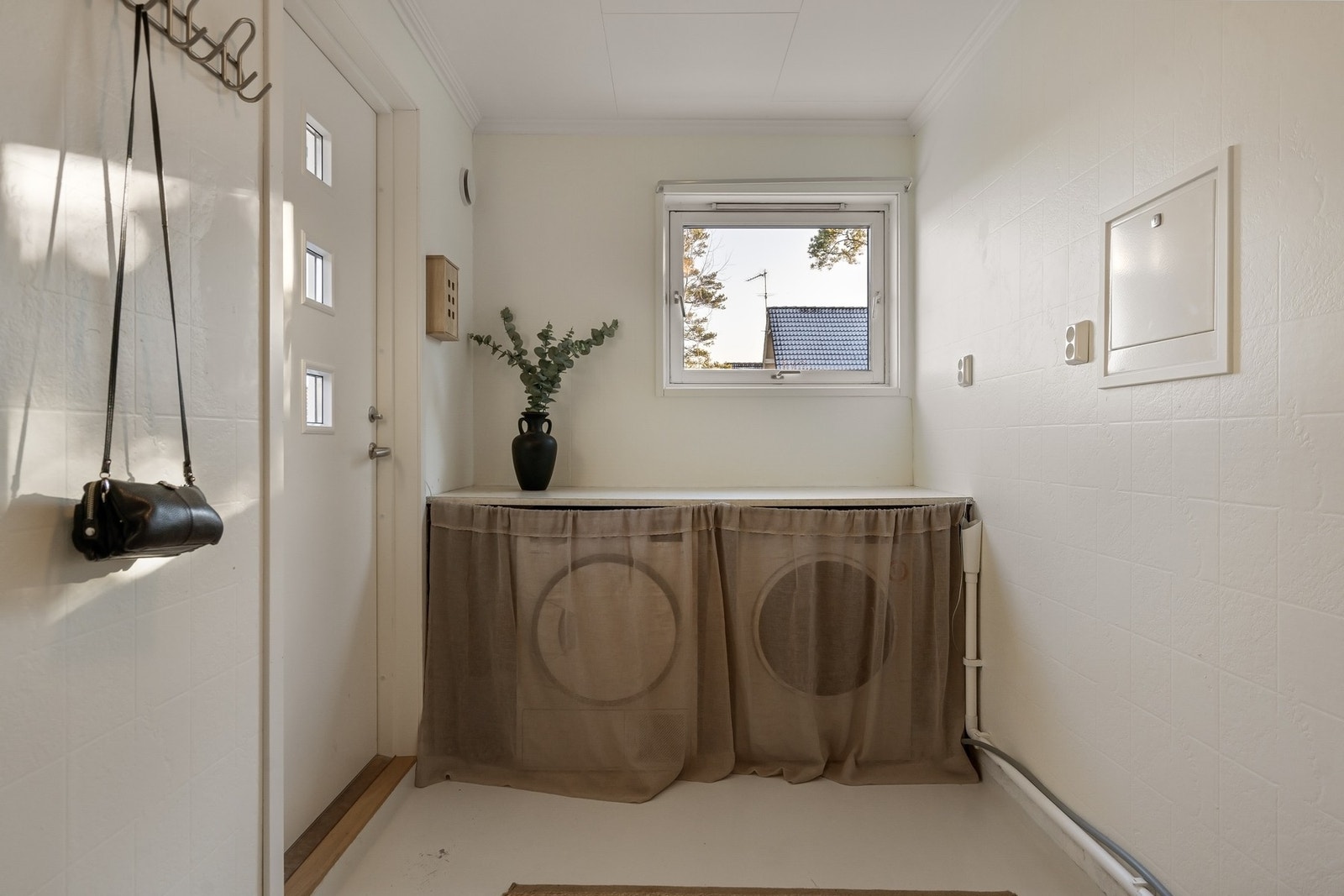 Det er opplegg for vaskemaskin i entreen i 1. etasje. Galleribilde