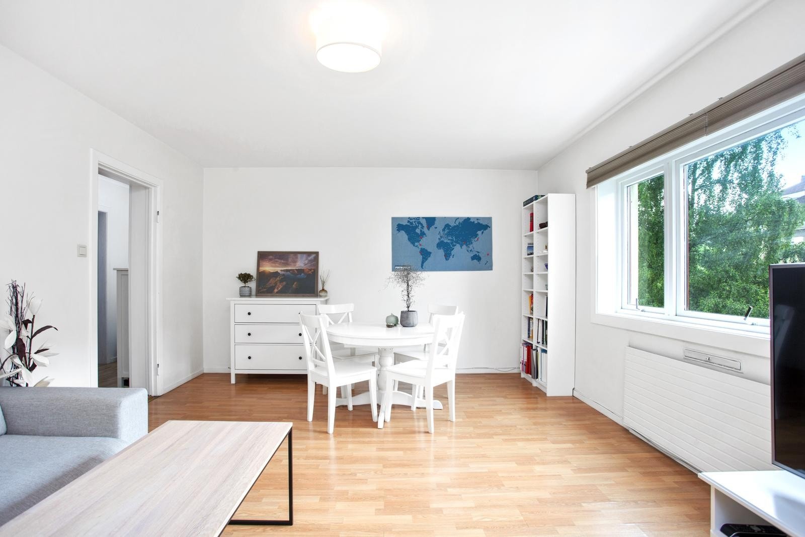 Varmtvann, oppvarming og kabel-tv og internett inkludert. - Leies ut delvis møblert Galleribilde