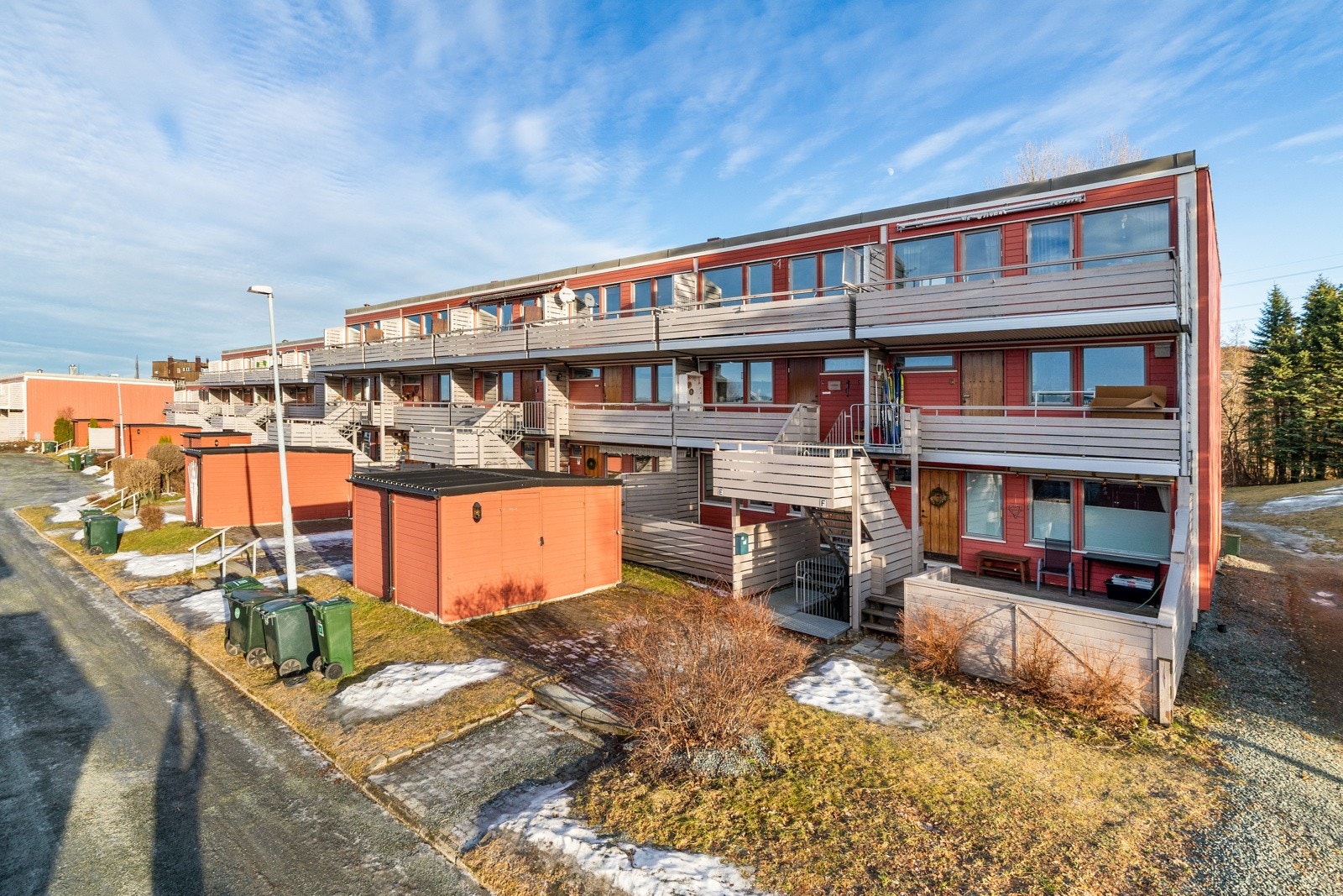 Proaktiv Eiendomsmegling ved Aurora M. Fredriksen og Steinar Skaanes har gleden av å presentere en romslig 2-roms leilighet i Risvollan Borettslag. Galleribilde