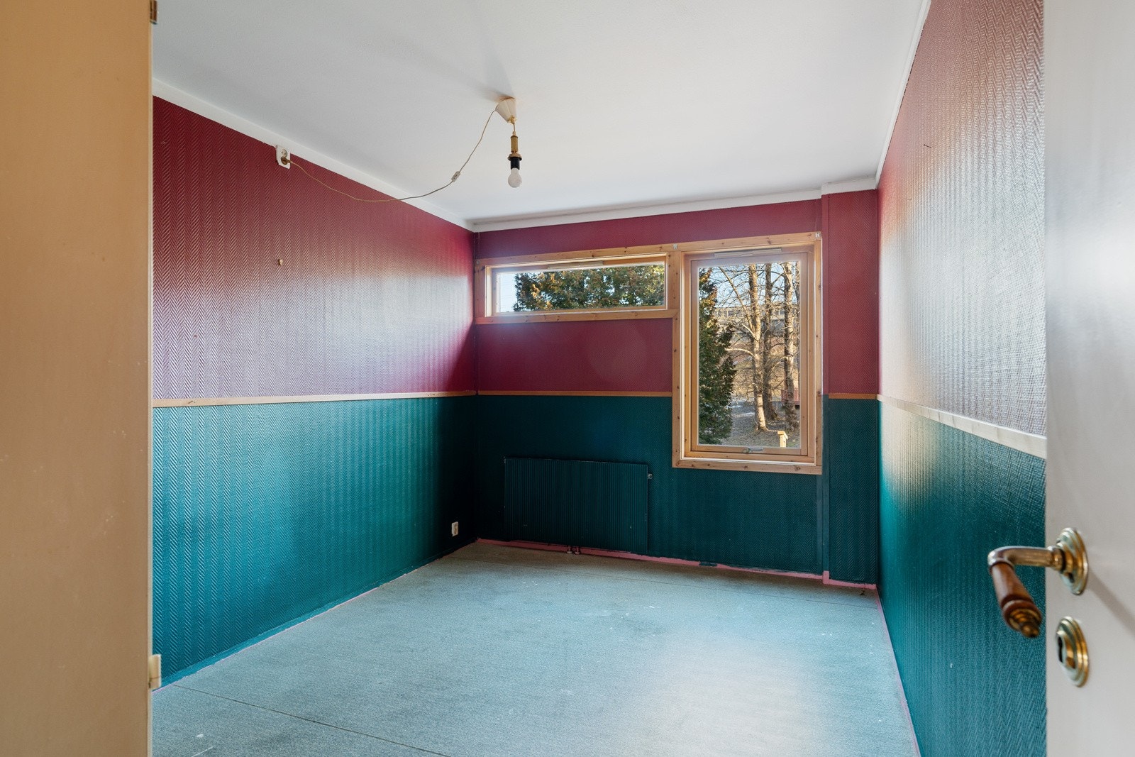 Leiligheten byr på et romslig soverom, med god plass til en stor dobbeltseng og tilhørende møblement. Galleribilde