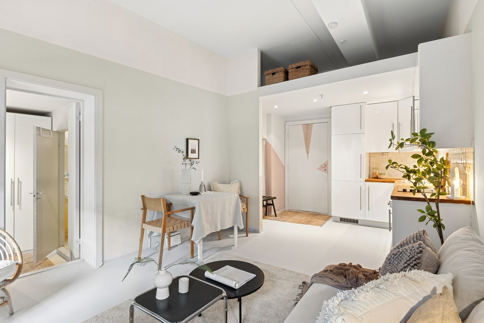 Bygningen leiligheten ligger i var opprinnelig støperi og verksted, og ble omgjort til leiligheter i 2004/05 og kombinerer historisk sjarm med moderne komfort. Galleribilde