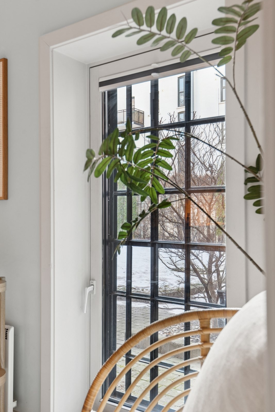 Fra stuen er det utsyn til den koselige felles bakgården. Galleribilde