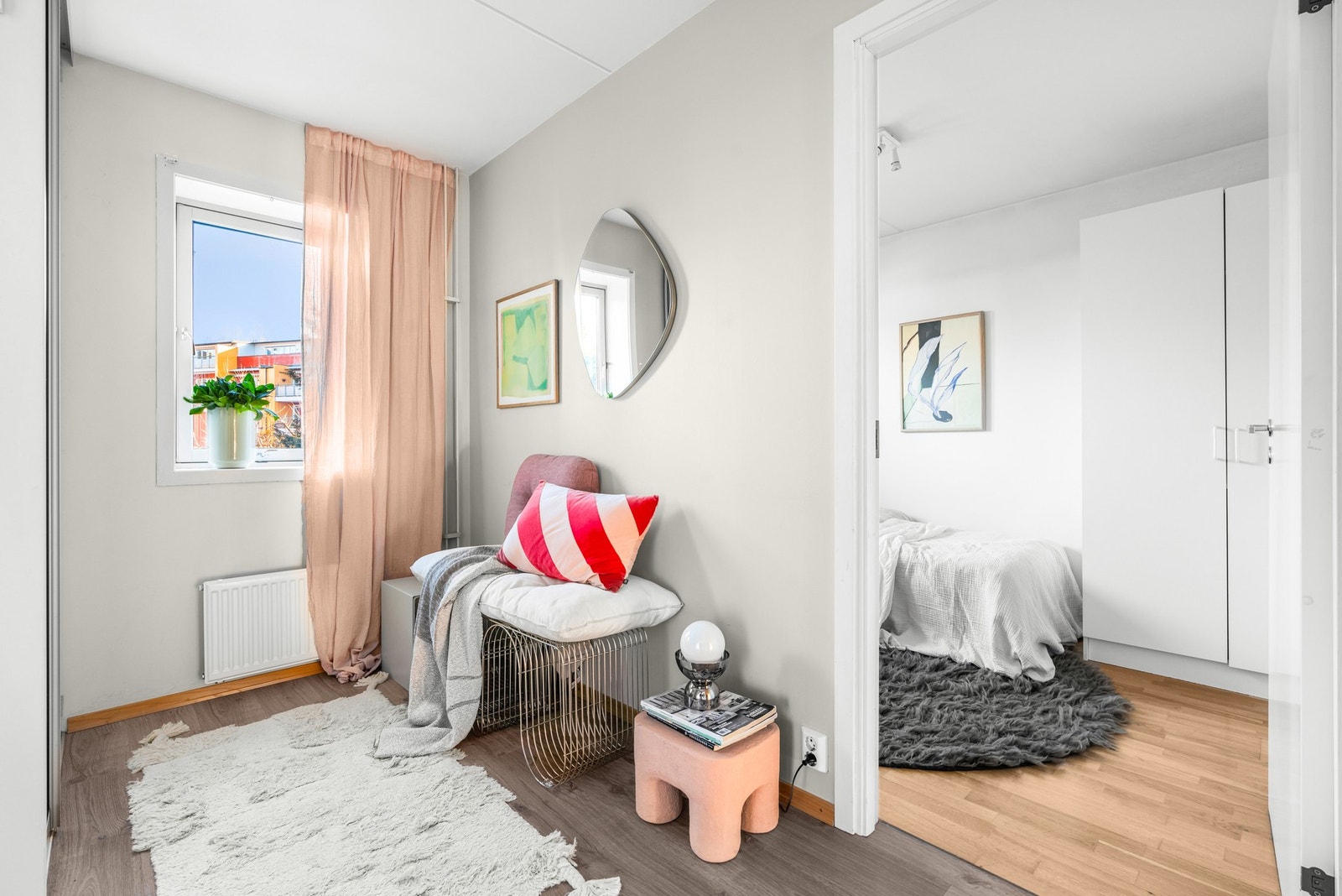 Innenfor entréen ligger det tredje soverommet. Galleribilde