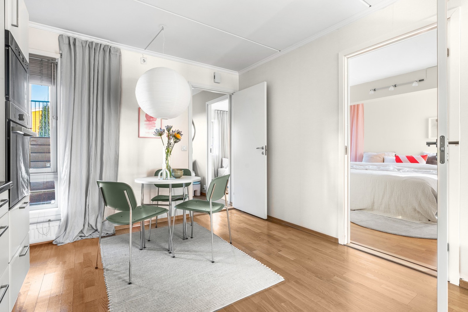 Det er plass til å innrede med en liten spisegruppe om ønskelig. Galleribilde