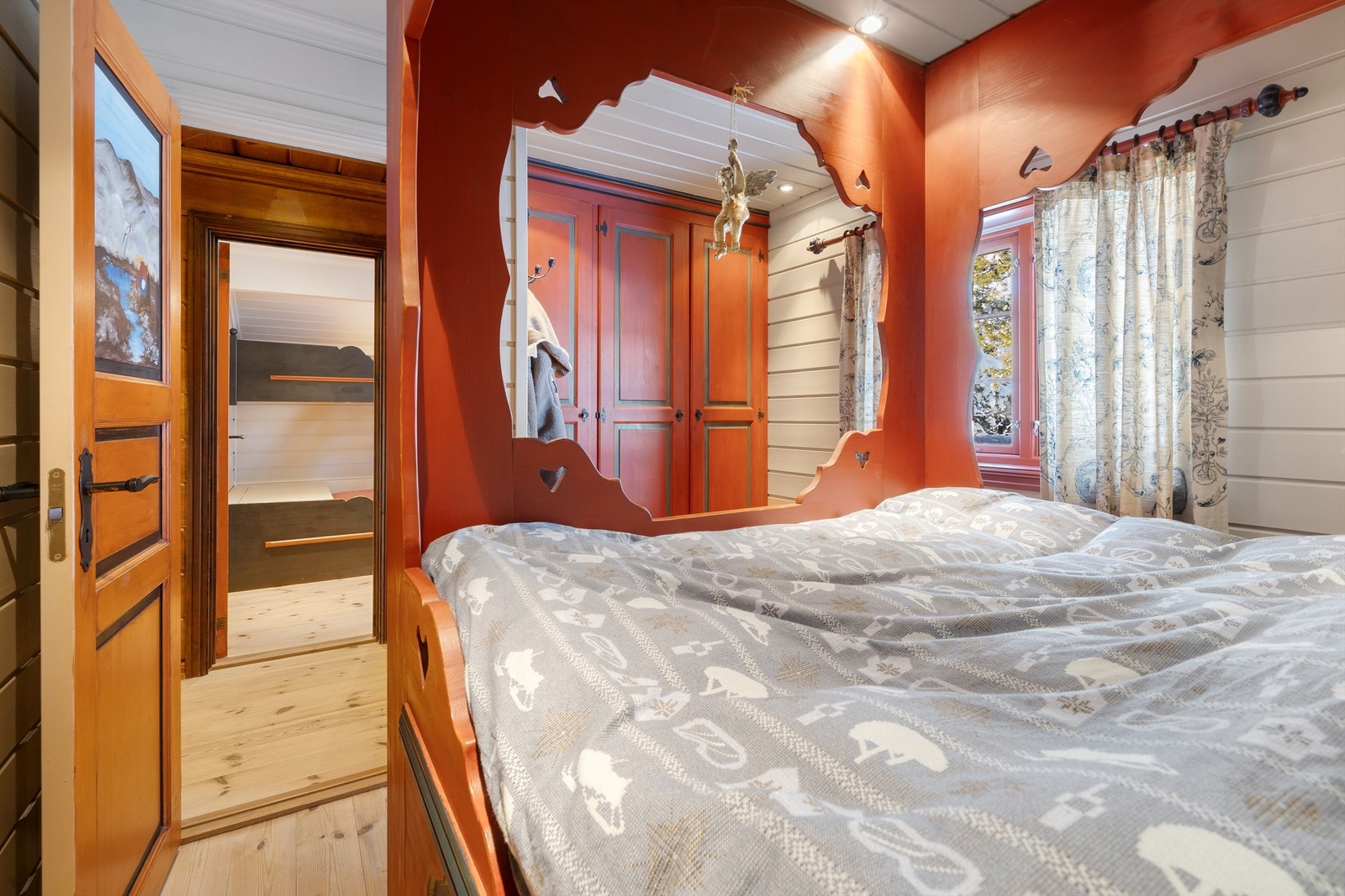 Hovedsoverommet har også 3 skap. Galleribilde