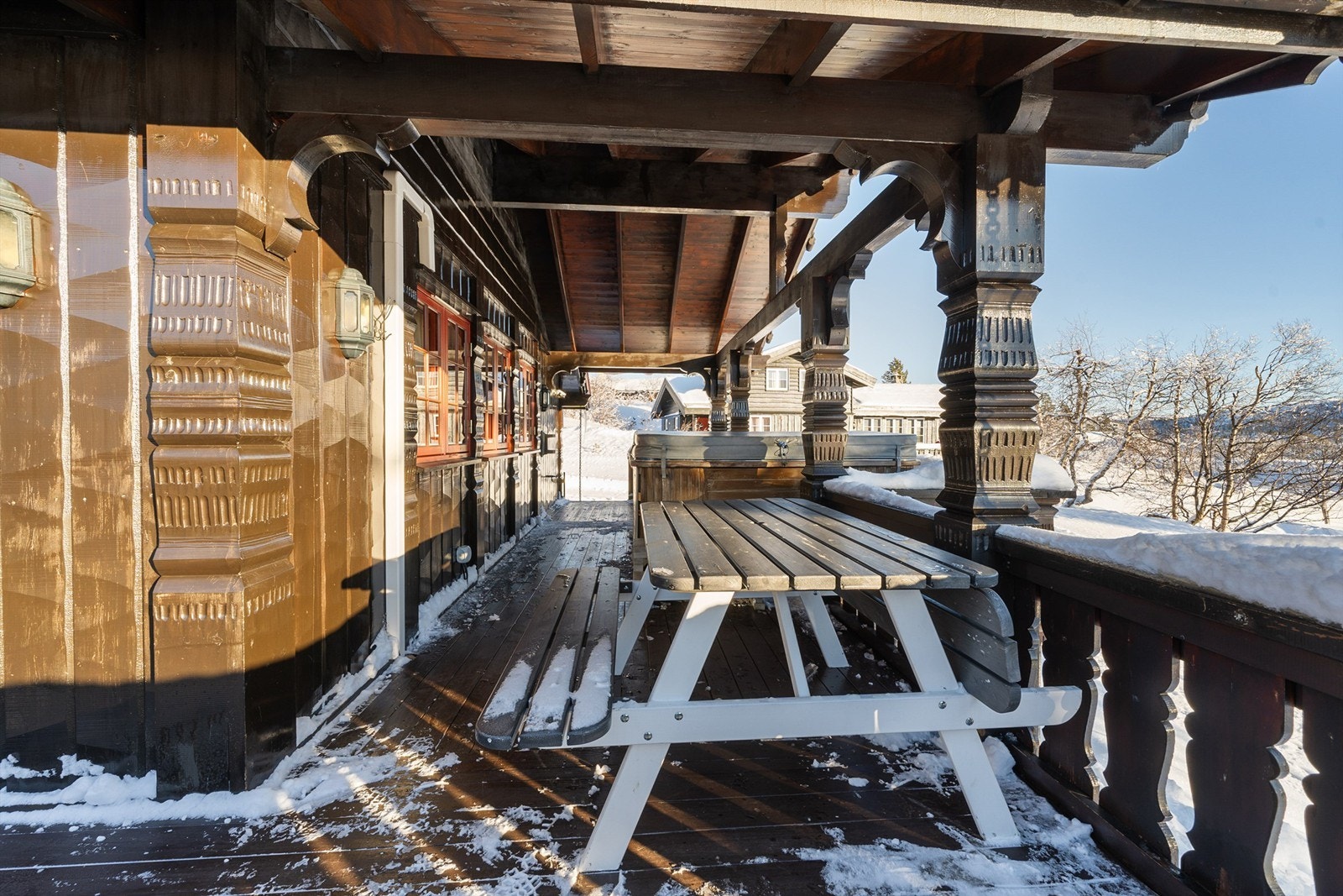 Egen jacuzzi på terrassen. Galleribilde