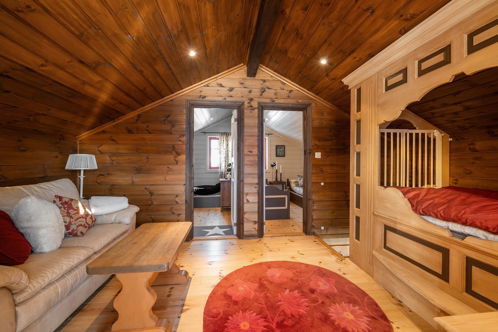 Loftstue mot soverommene i 2. etg. Galleribilde