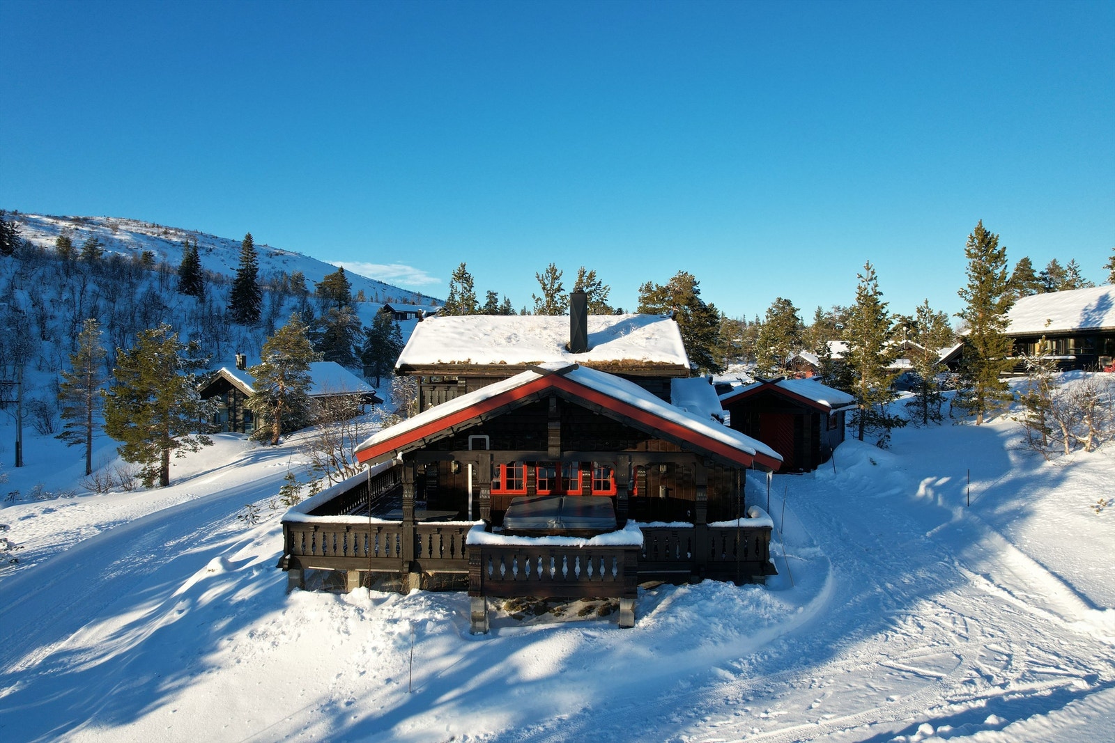 Stor solrik terrasse. Galleribilde