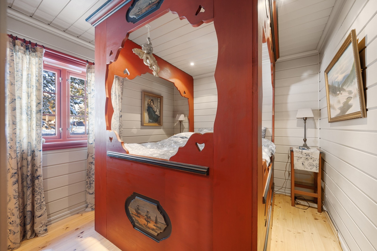 Hovedsoverom med drømmeseng. Galleribilde