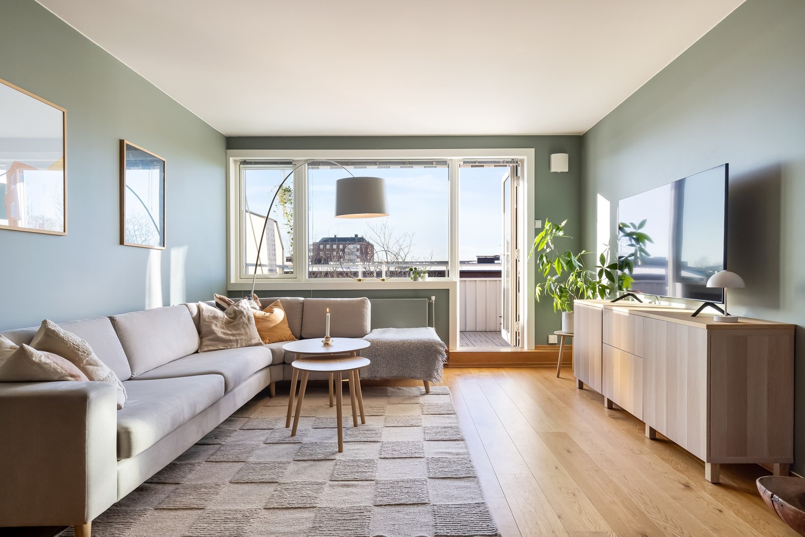 Christer Sebbah ved EIE Løren ønsker velkommen til Disenveien 45! Galleribilde