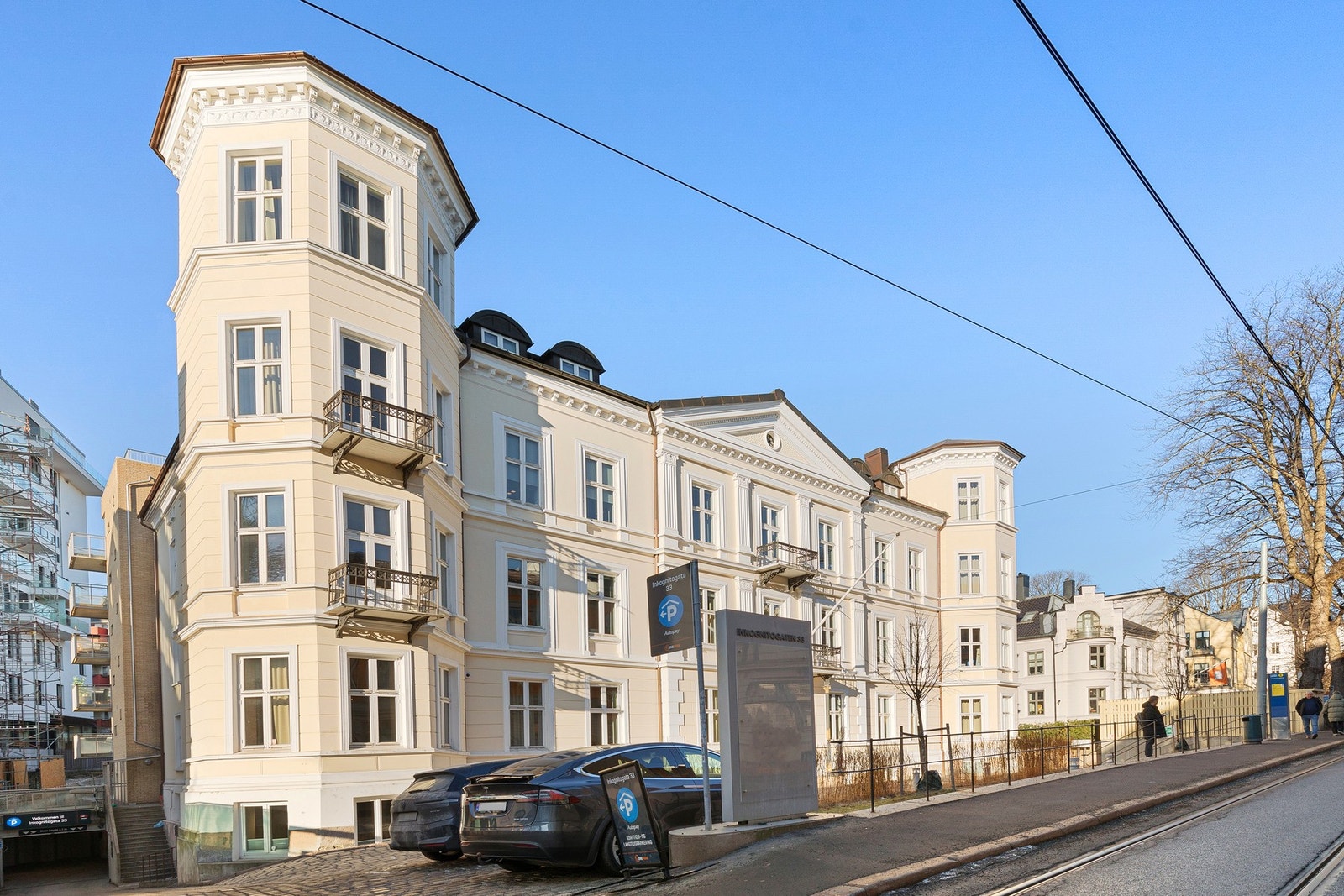 Du vil finne deg godt til rette i et av Oslos mest attraktive nabolag, med nærheten til alt du trenger for et komfortabelt og moderne byliv. Galleribilde